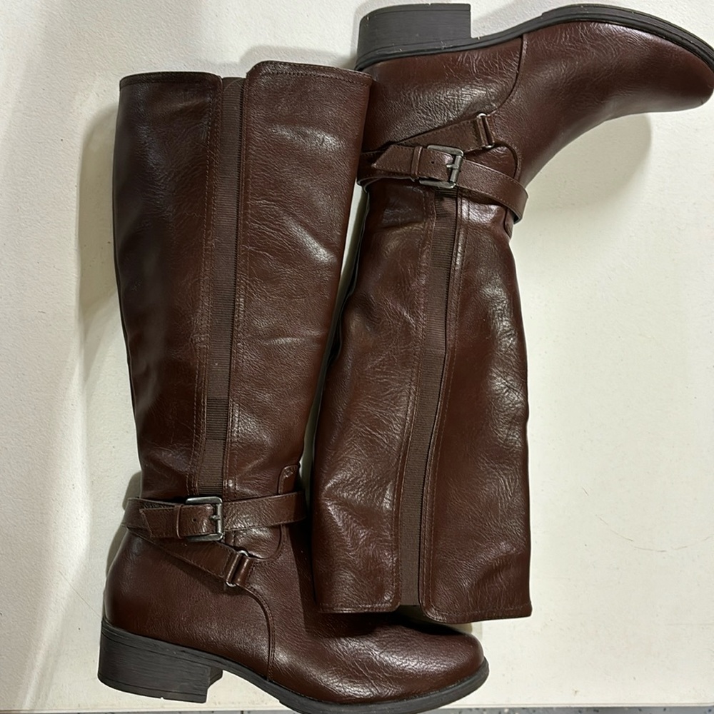 Tall brown boots fit just below the knee